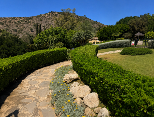 path to pool